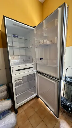 Geladeira Panasonic 480L Bottom Freezer BB71B Black Glass - 110V
