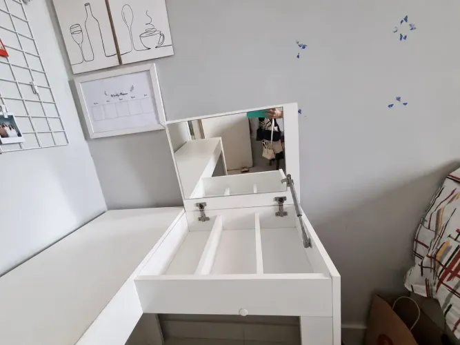 Mesa de quarto com penteadeira