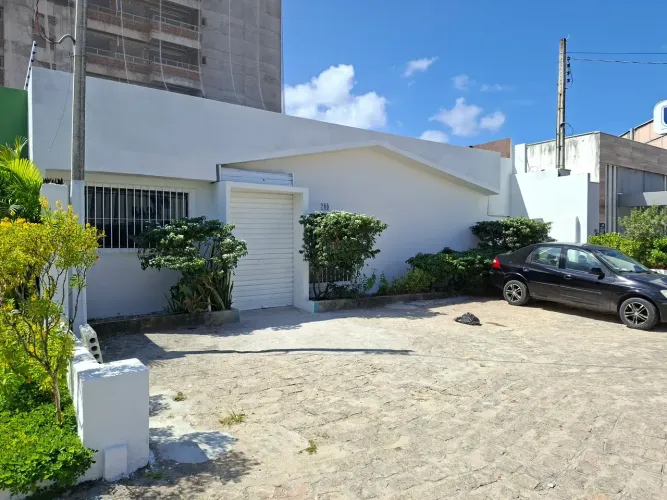 Casa comercial com 04 quartos, Av. João Davino 780, em Jatiúca - Maceió - AL
