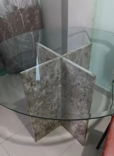 Vende-se mesa de mármore e vidro