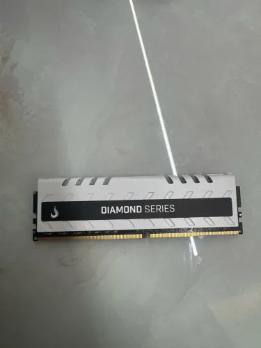 Memória RAM DIAMOND 16 gigas 3200mhz DDR4
