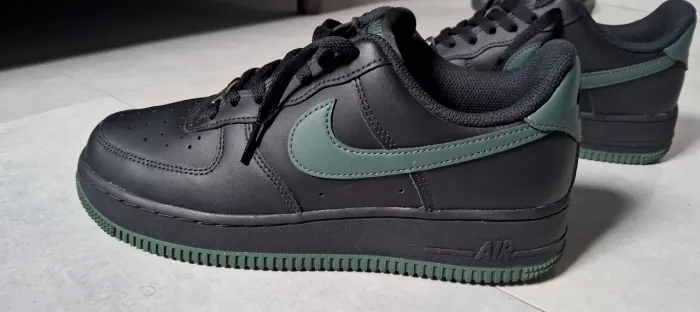 TÊNIS NIKE AIR FORCE 1 Preto com Verde