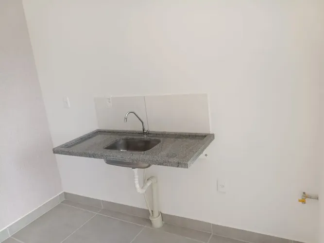 Pedra de pia com Cuba em inox e torneira
