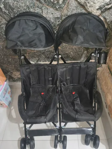Carrinho de Bebê Duplo para Gêmeos - Cor Preto - (Nunca Usado)!