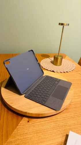 iPad Air 5 M1 256GB + Apple Pencil 2 + Logitech Combo Touch