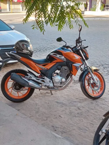 Moto em perfeito estado, aceito troca justa em carro