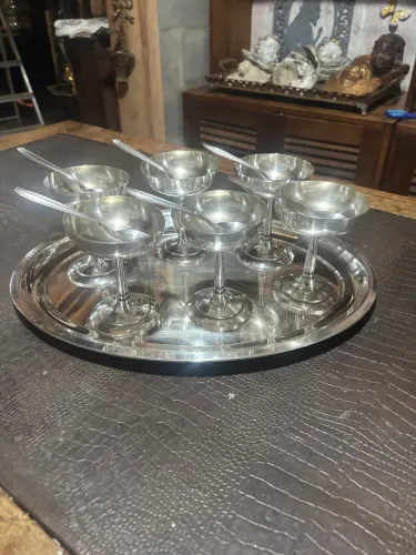 Bandeja e taças para sobremesa