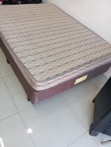 Conjunto de colchao e base de casal ( $$ 300 ) *