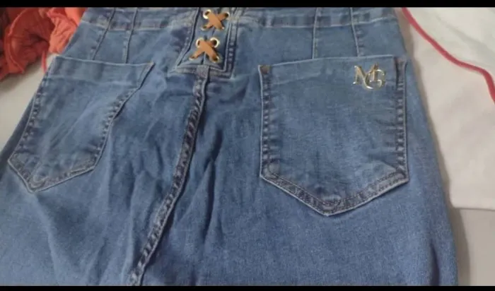 Vendo calça muy guarpa mamacita .n46 com clara .com ilhóses