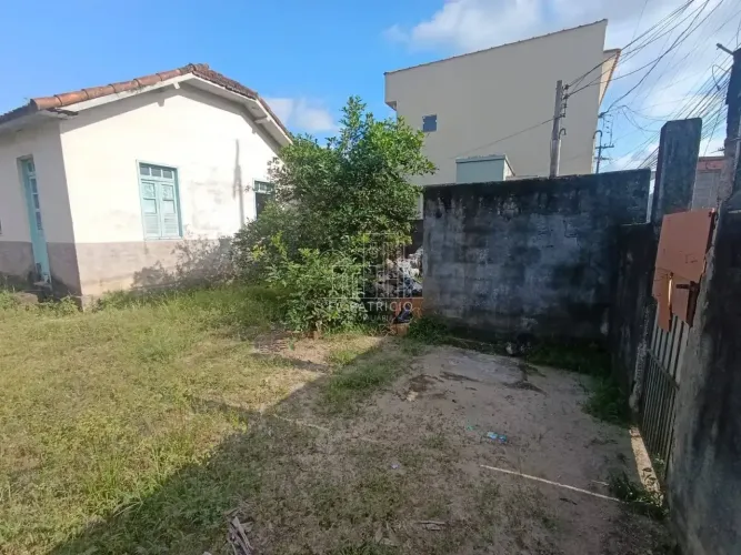 Terreno de aproximadamente 250 m² no Centro de Guapimirim potencial para seu negócio!