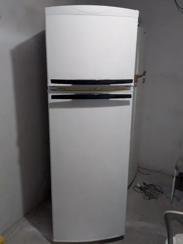 Vendo geladeira Brastemp fros frir fomcionandor normal
