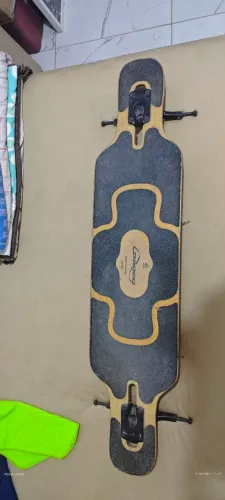 Longboard loaded tan tien flex 3 junto com truck invertido semi precisão Bear 50° <br>