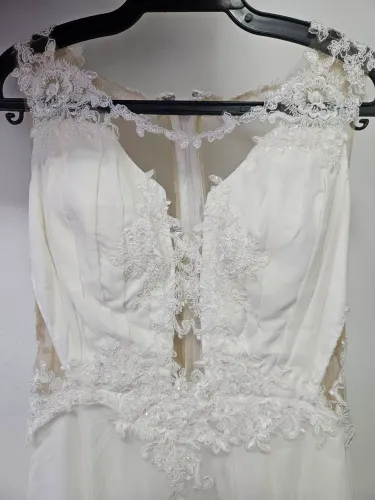 Vestido de Noiva P/M - Fluido com Renda e Transparência