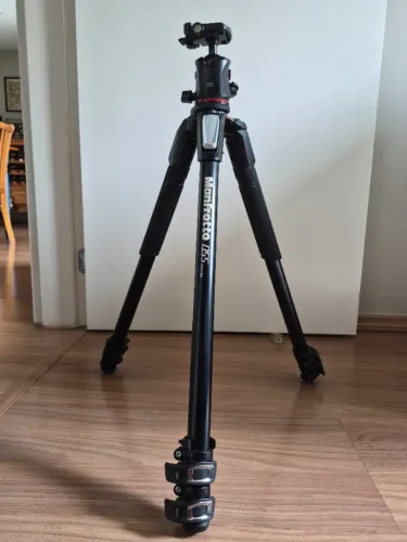 Tripé profissional Manfrotto 055