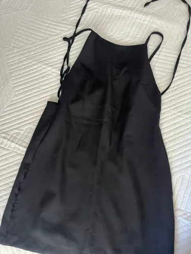 Vestido curto preto