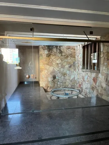 Conjunto vidro temperado incluindo porta de vidro