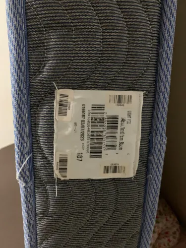 Cama de solteiro com base