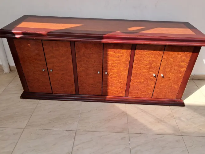 Buffet de Madeira com 6 Portas e 2 Gavetas