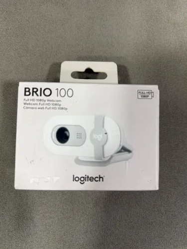 Webcam Full HD Logitech Brio 100 com Microfone Integrado, Proteção de Privacidade, Correçã