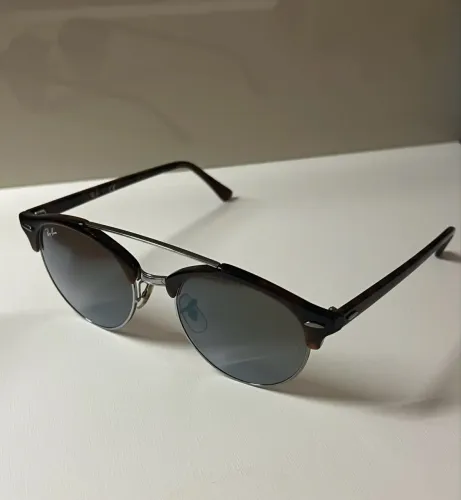Vendo óculos feminino rayban