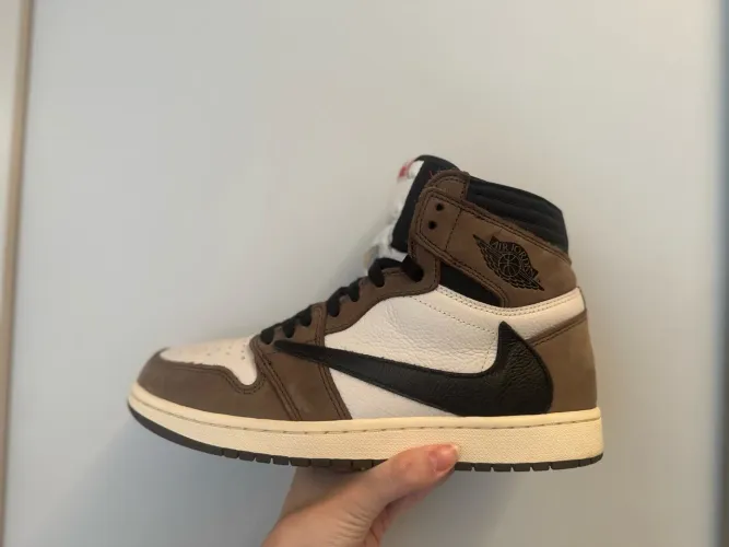 Tênis Air Jordan 1 High x Travis Scott "Mocha" (Linha Premium)