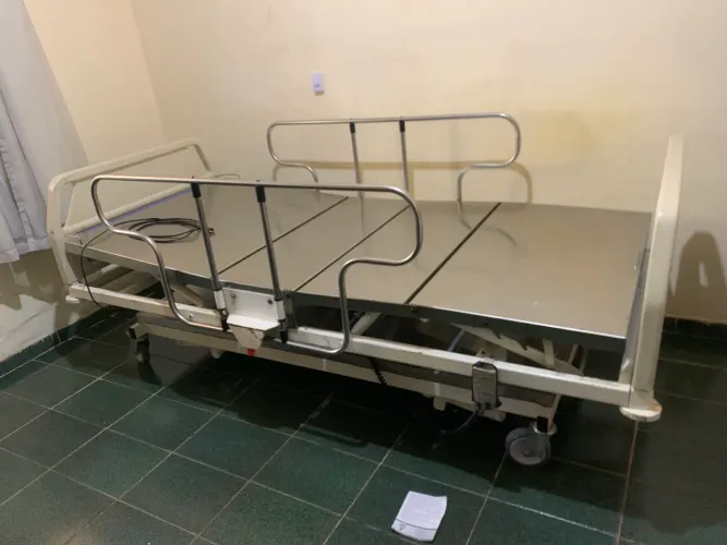 Cama Hospitalar elétrica controle 