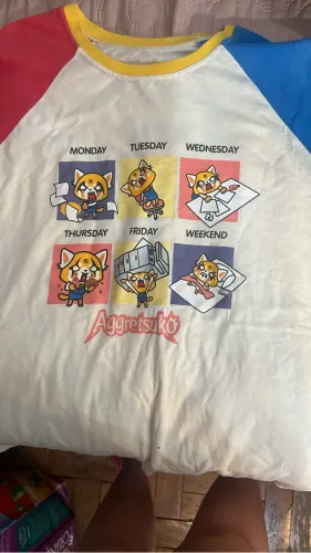 Camiseta piticas aggretsuko