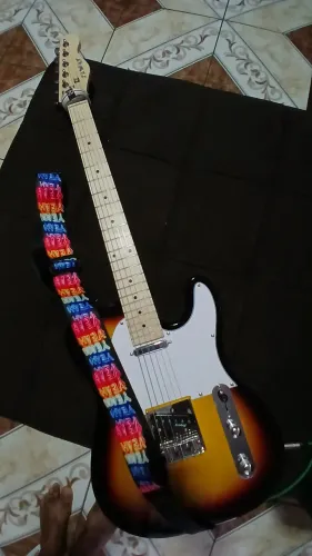 Vendo pedaleira GP100 usada uma unica vez e guitarra Strinberg telecaster nunca usada.