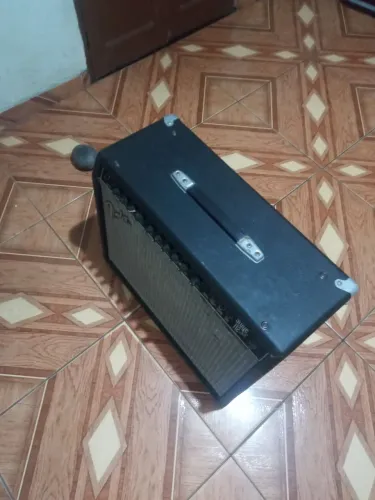 Caixa amplificada fender 220v