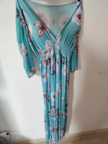 Vestido florido excelente conservação usado apenas 1 vez , tamanho único com elástico