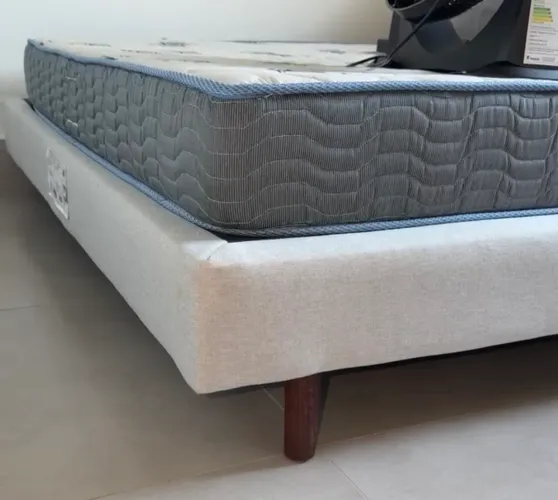 Vendo box de 15 cm de altura tamanho quenn