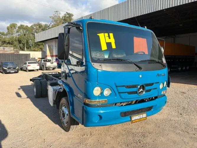 Mb Accelo 815, 2014 , no chassi.