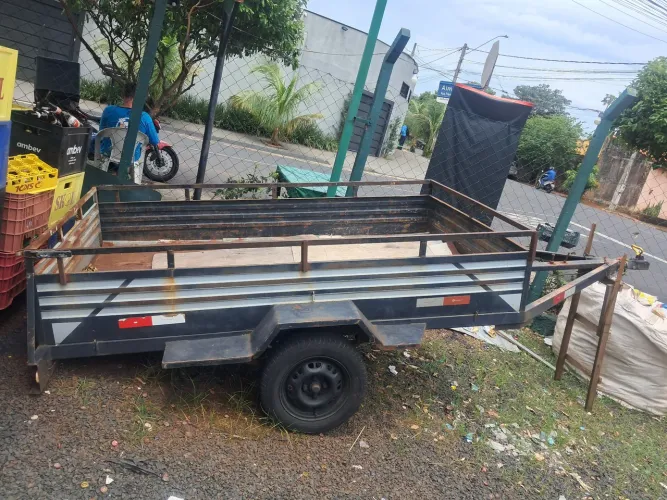 Vendo carretinha para carro valor 6,000 mil