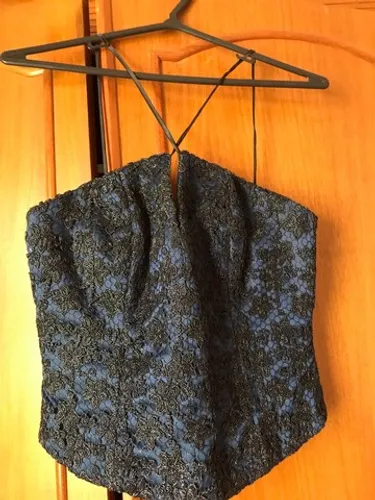 Conjunto de festa de saia corpete e echarpe 