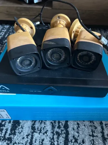 Kit DVR 8 canais com 3 câmeras 