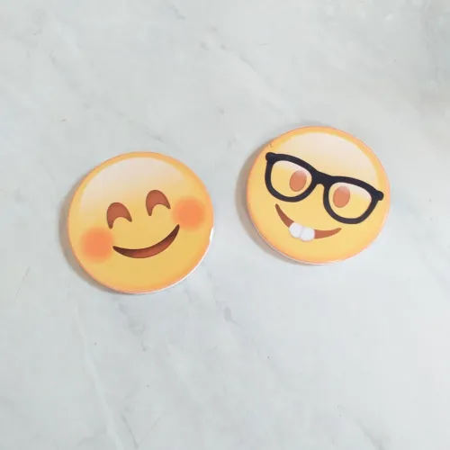 Emoji de cerâmica.