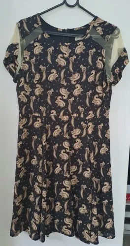 Vestido Antix M. Com cinto de couro