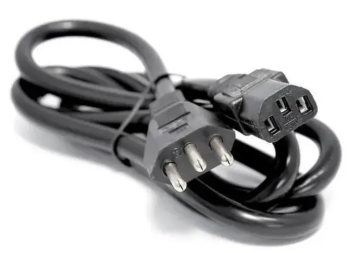 Cabo de força tripolar, padrão novo usado muito em fonte de computadores