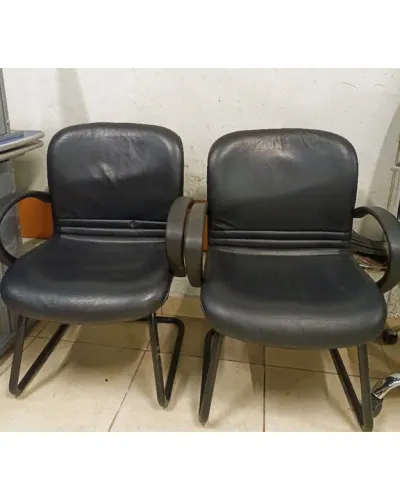 Conjunto de 2 Cadeiras Fixa em Couro para Apoio de Braços 