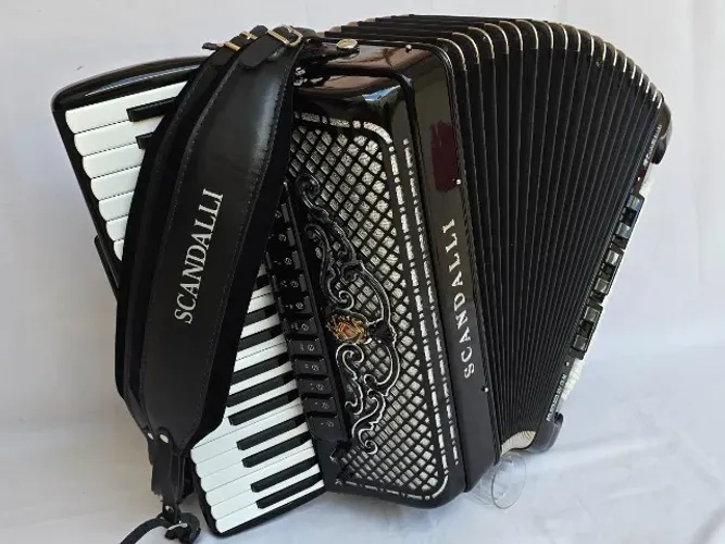 Acordeon 120 Baixos Scandalli Polifônica "Já Eletrificada"