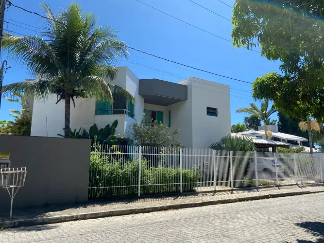 Alugo linda casa no condomínio Outeiro da Glória