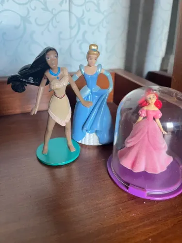 Miniaturas Disney - Cinderela, Ariel, e Pocahontas