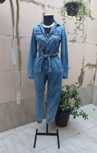 Macacão jeans tam P/M