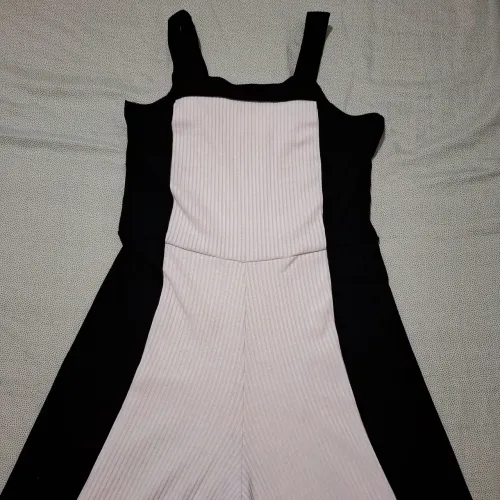 Macacão preto e branco TAM M