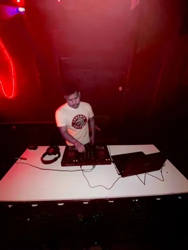 Dj para Baladas, Eventos, Aniversários, Festa, Casamentos, Confraternização, etc?