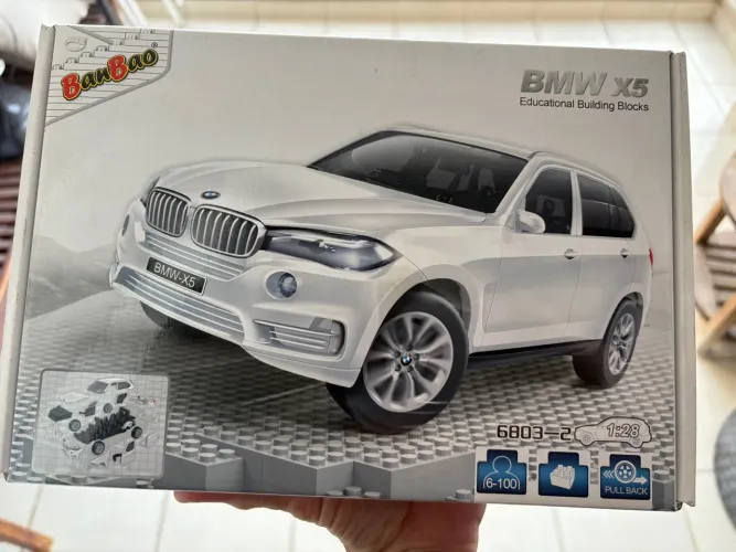 Brinquedo para montar Bmw X5 Branca Fricção 98 peças Banbao