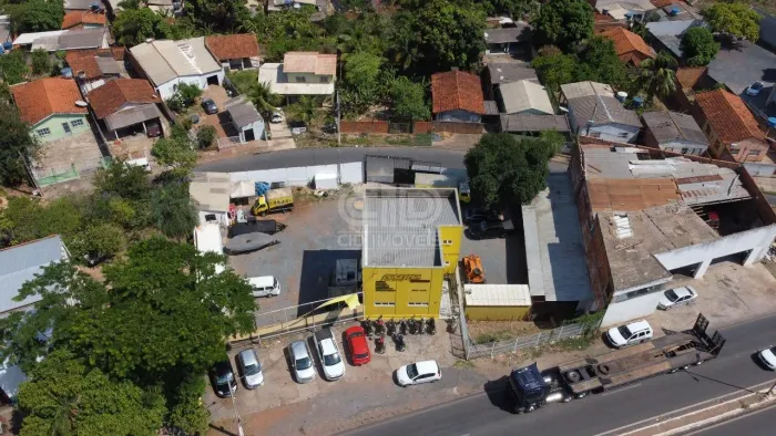 Prédio comercial à venda com 1.520 m² na Av. Ulisses Pómpeu de Campos