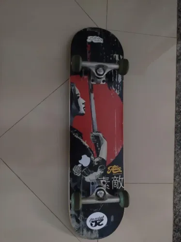 BAIXEI !!! skate montado shape attic e truck metallum LEIAM O ANÚNCIO