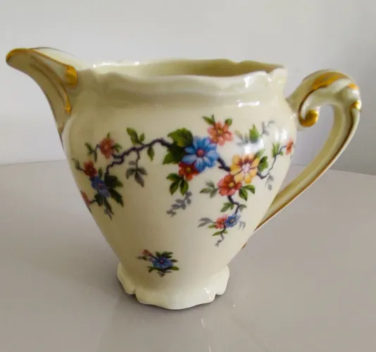 Leiteria de porcelana vintage 