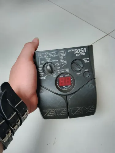 Zoom 505 II - Pedaleira para guitarra (Leia a descrição)